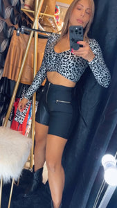 Sleeve crop top supplex Leopard silver color