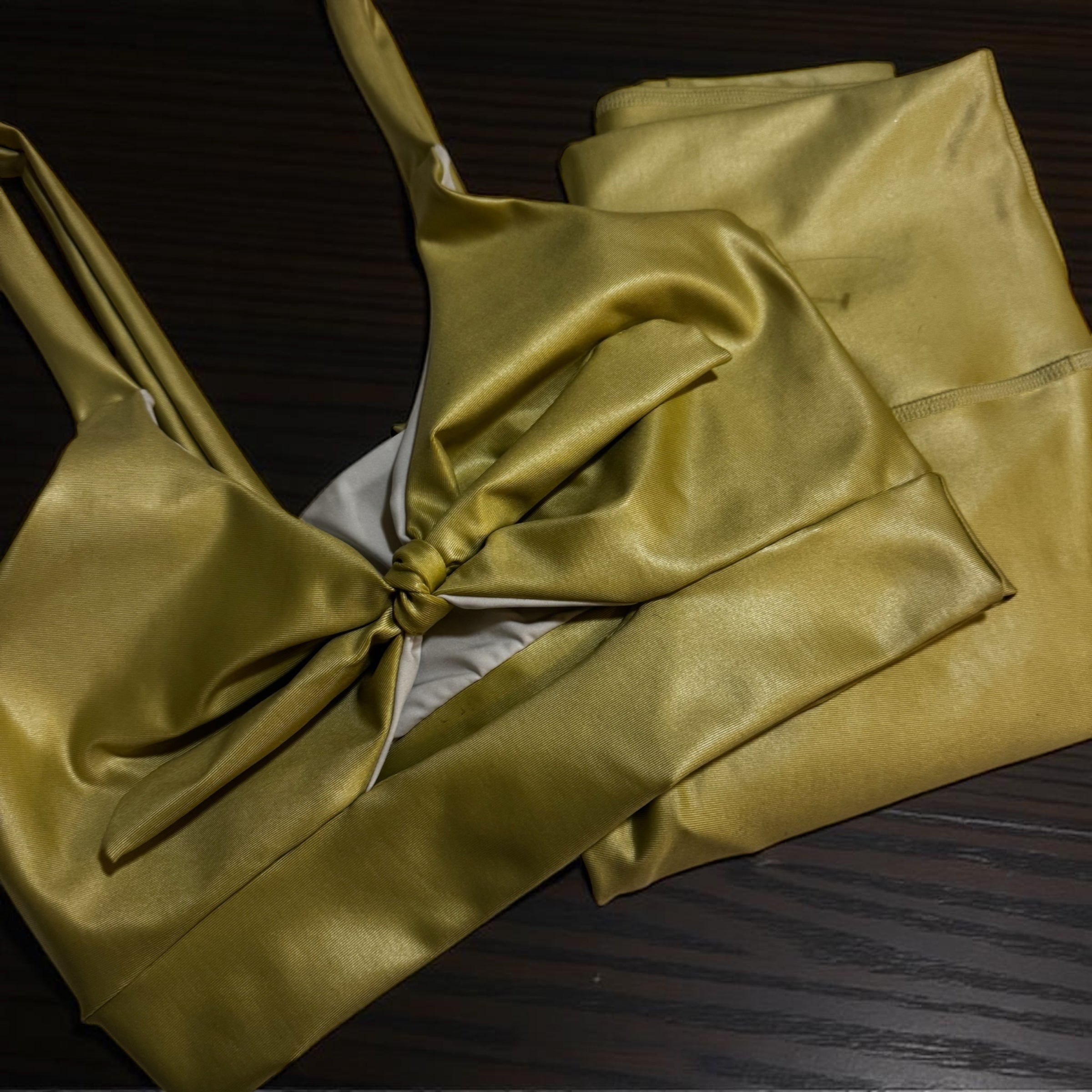 Sport Set pistachio color effect leather bow