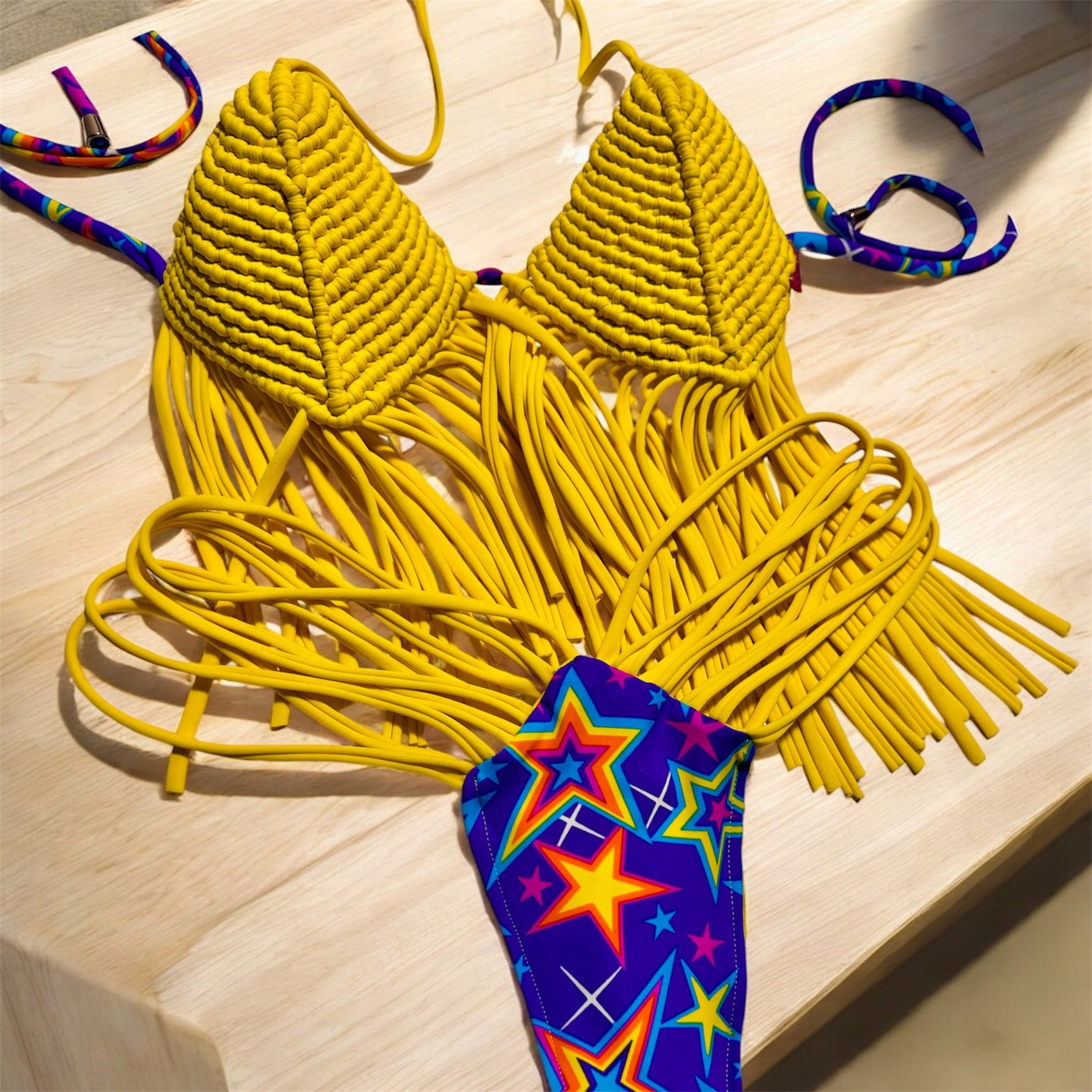 Tropical yellow stars bikini power Macramé (Medium)