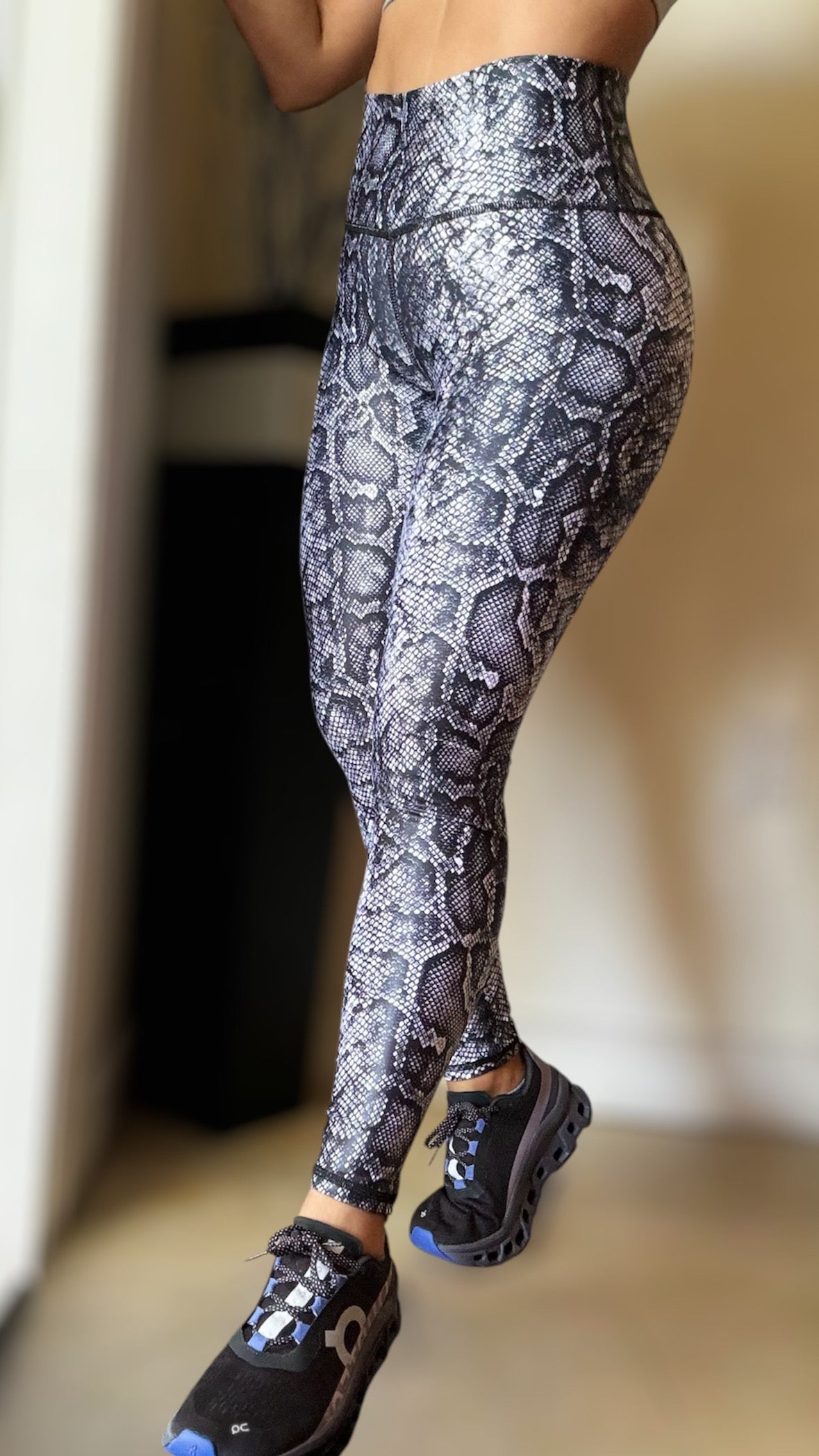 Silver color snake Leggings Effect Leather