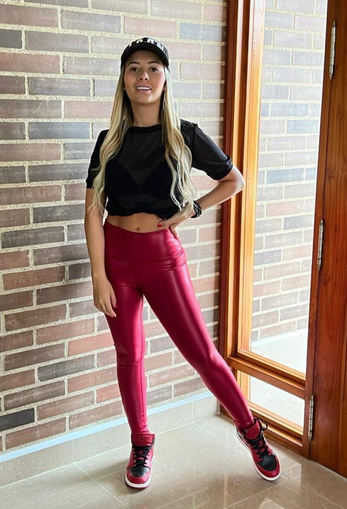 Red wine leggings effect leather