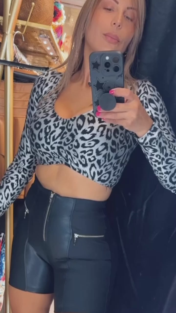 Sleeve crop top supplex Leopard silver color