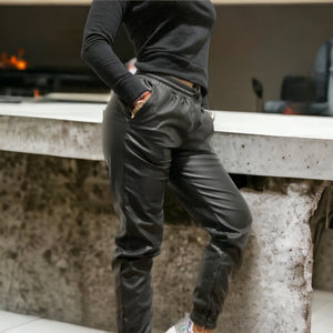 Jogger effect leather Matte